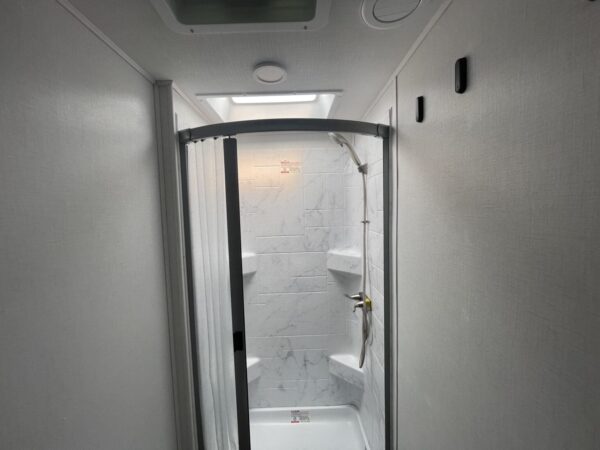 2024 Lomond Campers Renault Trafic Sport - Image 8