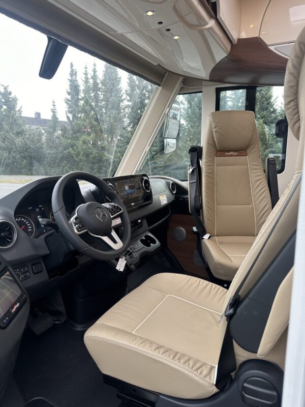 2024 Lomond Campers Renault Trafic Sport - Image 6