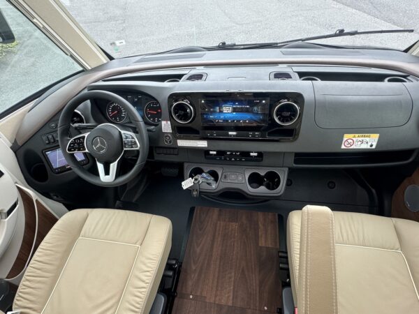 Carthago chic s-plus I 64 XL mercedes 6.7t - Image 8
