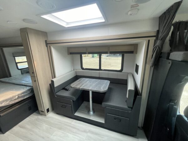 2024 Forest River SUNSEEKER 2400B - Image 11