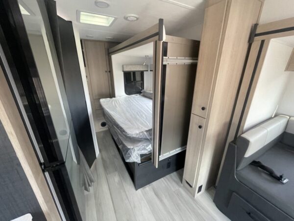 2024 Forest River SUNSEEKER 2400B - Image 10