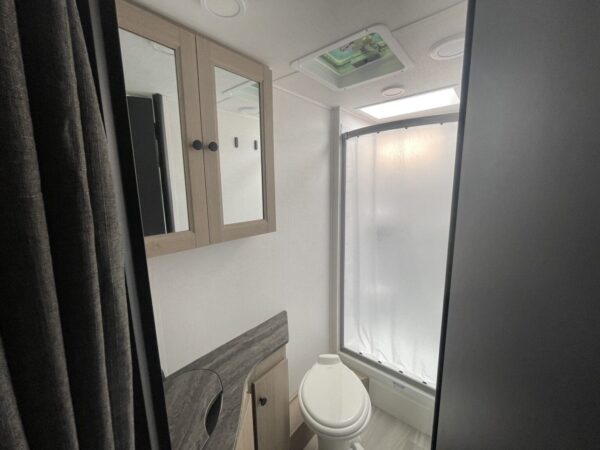 2024 Forest River SUNSEEKER 2400B - Image 9