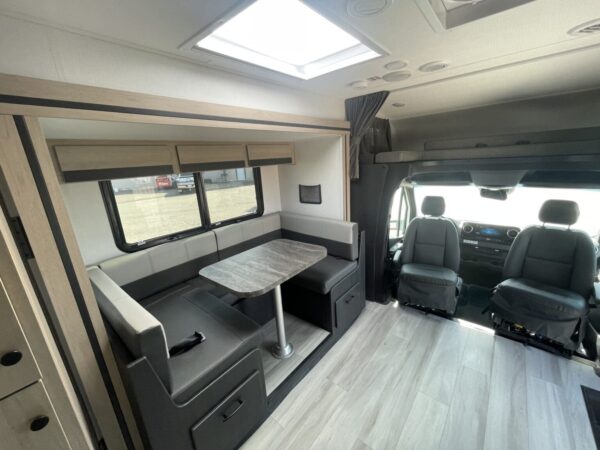 2024 Forest River SUNSEEKER 2400B - Image 4