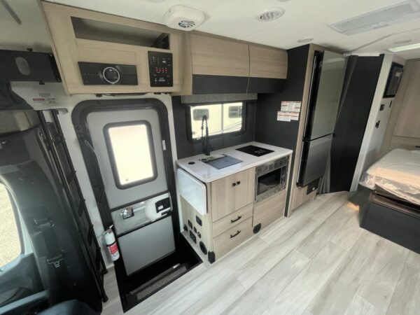 2024 Forest River SUNSEEKER 2400B - Image 13